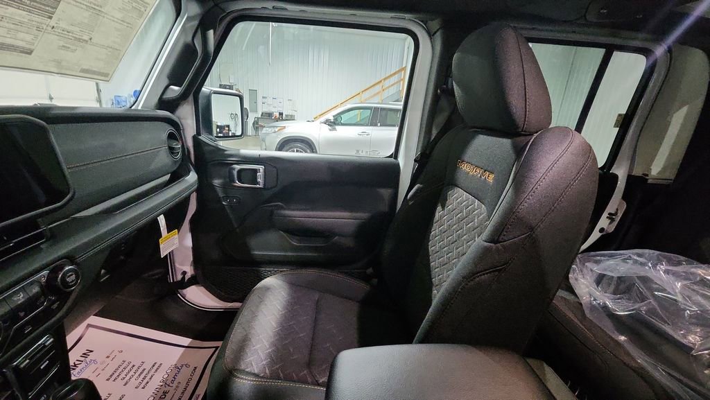 New 2026 Jeep Gladiator Mojave w/ Steel Bumper Group image 11