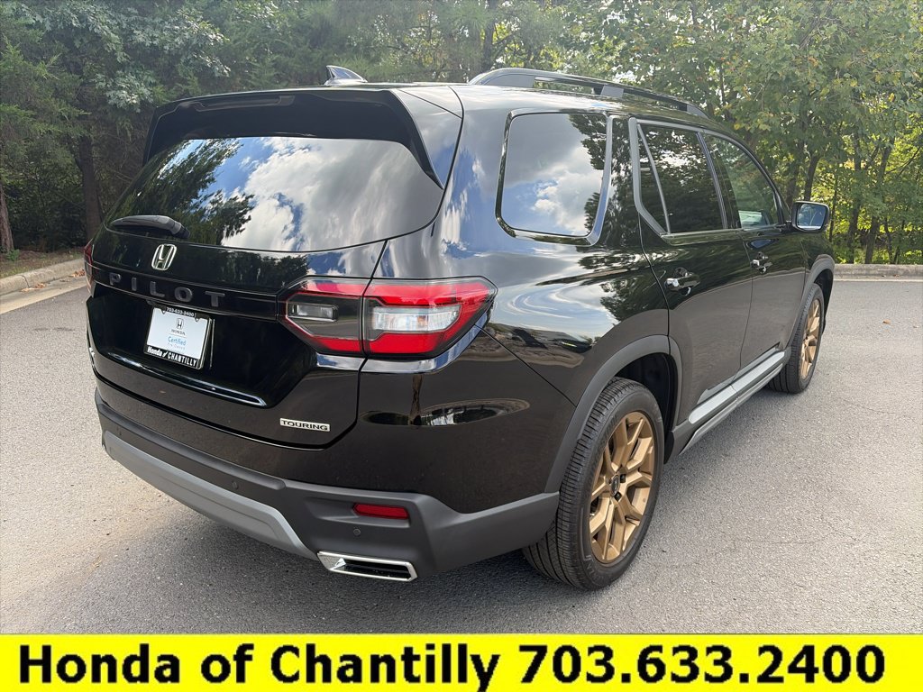Certified 2024 Honda Pilot Touring image 7