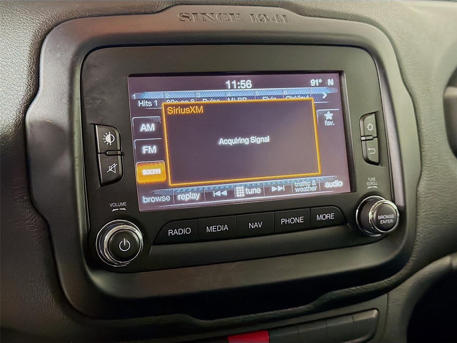 Used 2015 Jeep Renegade Latitude FWD image 14