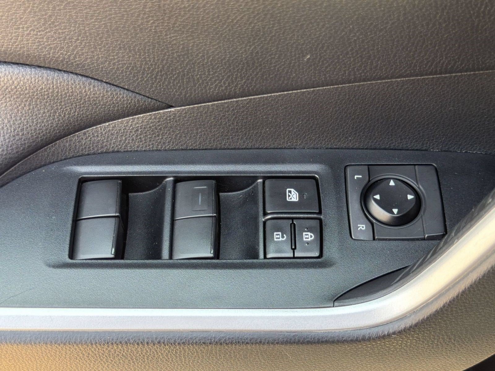 Used 2021 Toyota RAV4 XLE w/ Convenience Package AWD/4WD image 14