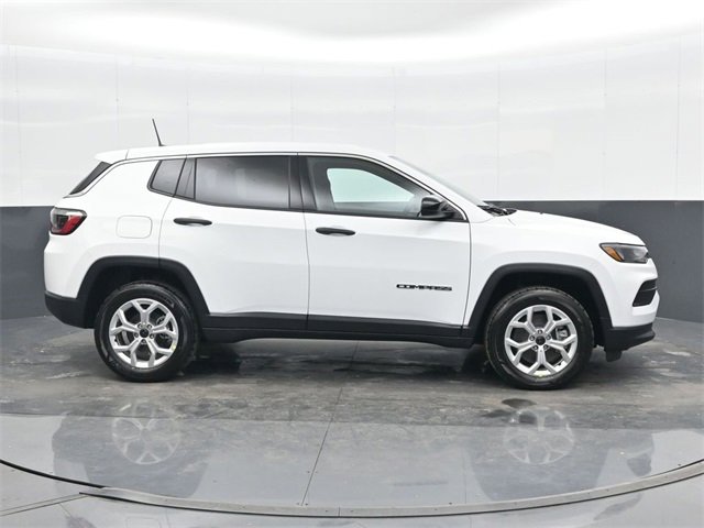 Used 2025 Jeep Compass Sport image 5