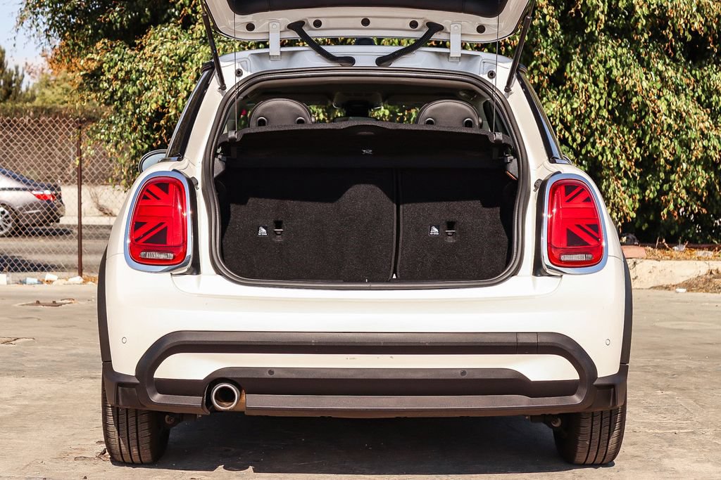Used 2024 MINI Cooper 2-Door Hardtop FWD image 32