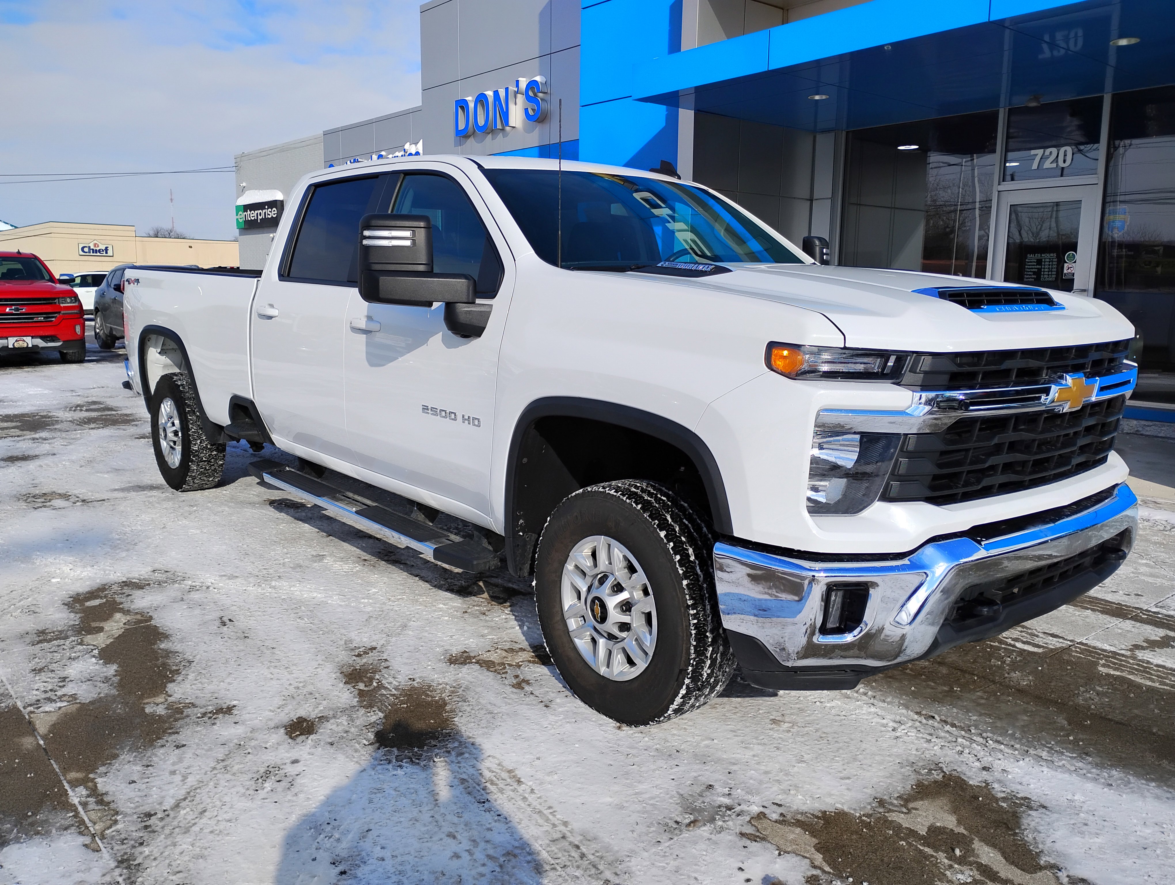 Used 2025 Chevrolet Silverado 2500 LT w/ Convenience Package image 3