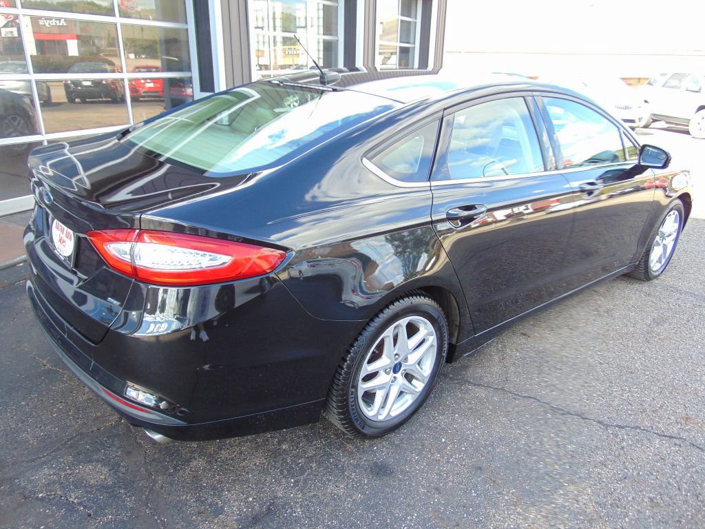 Used 2015 Ford Fusion SE FWD image 9