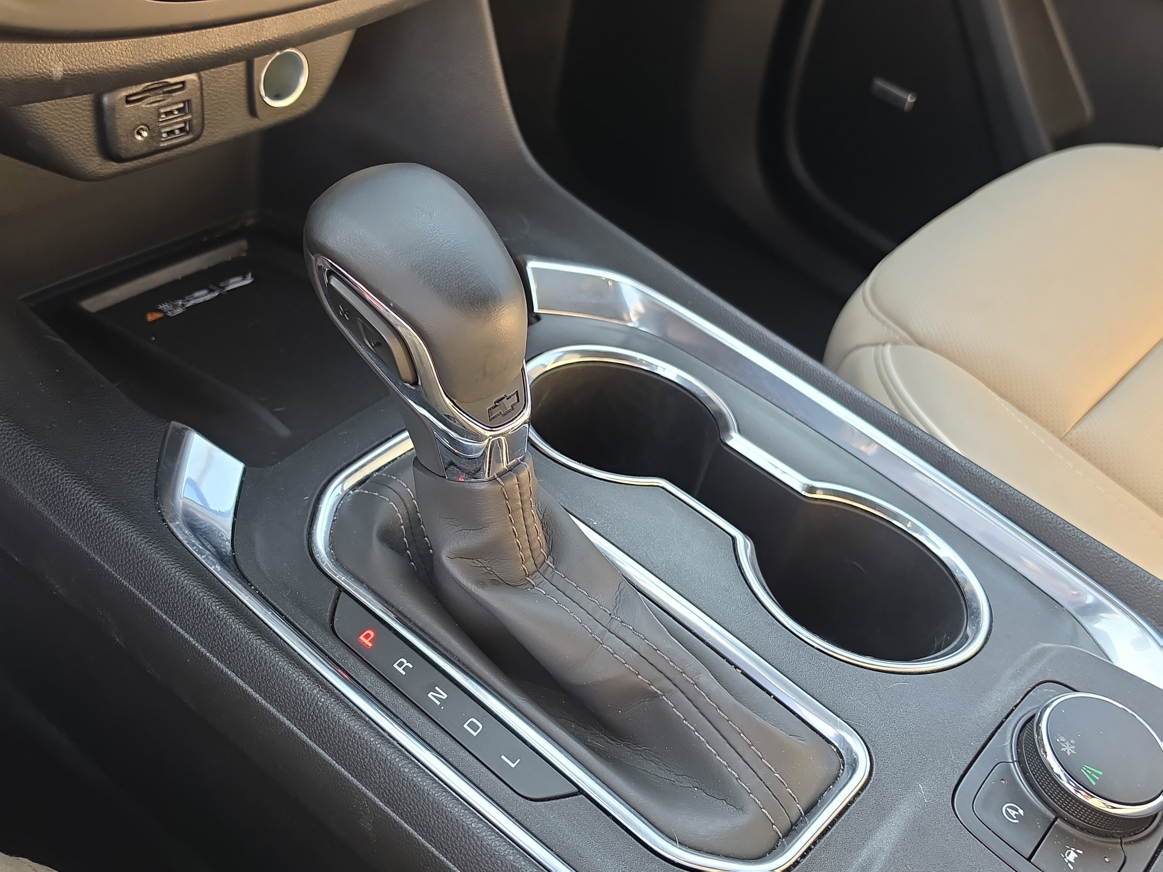 Used 2023 Chevrolet Traverse Premier FWD image 27