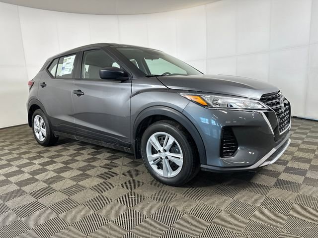 Used 2024 Nissan Kicks S image 2