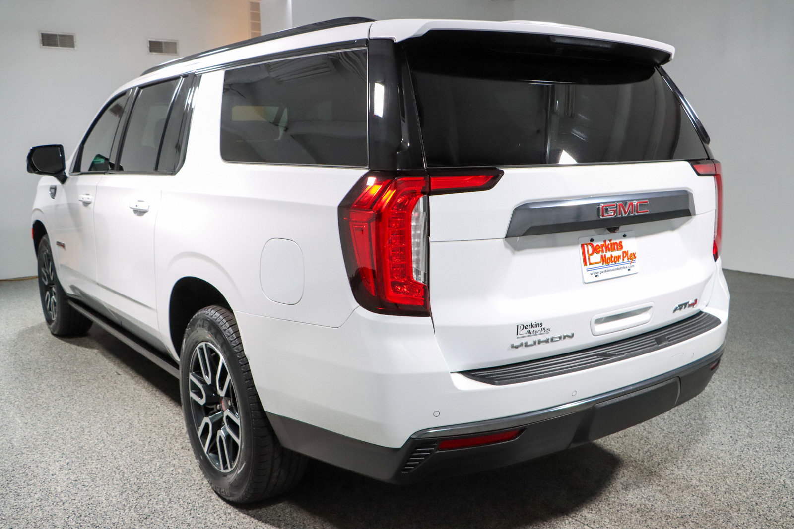 Used 2023 GMC Yukon XL AT4 image 9