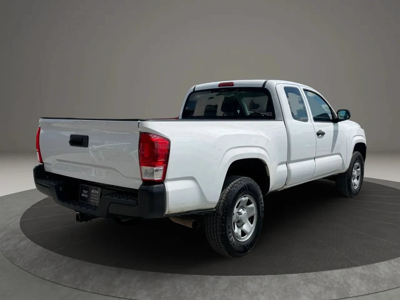 Used 2016 Toyota Tacoma SR RWD image 4