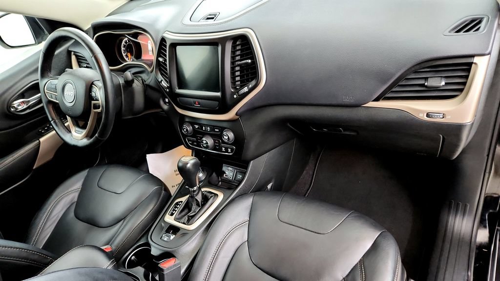 Used 2017 Jeep Cherokee Limited AWD/4WD image 12
