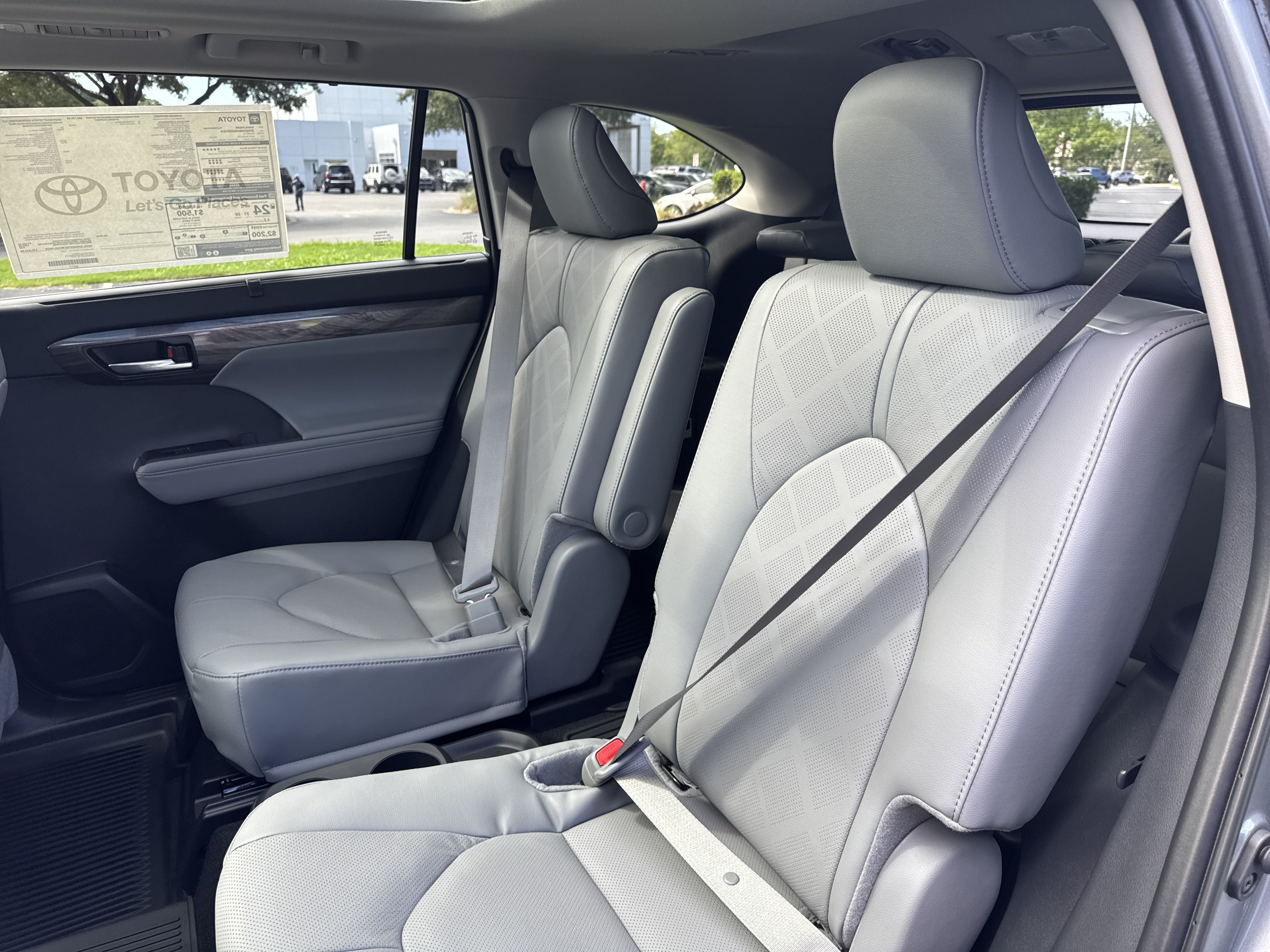 New 2025 Toyota Highlander Platinum AWD/4WD image 25