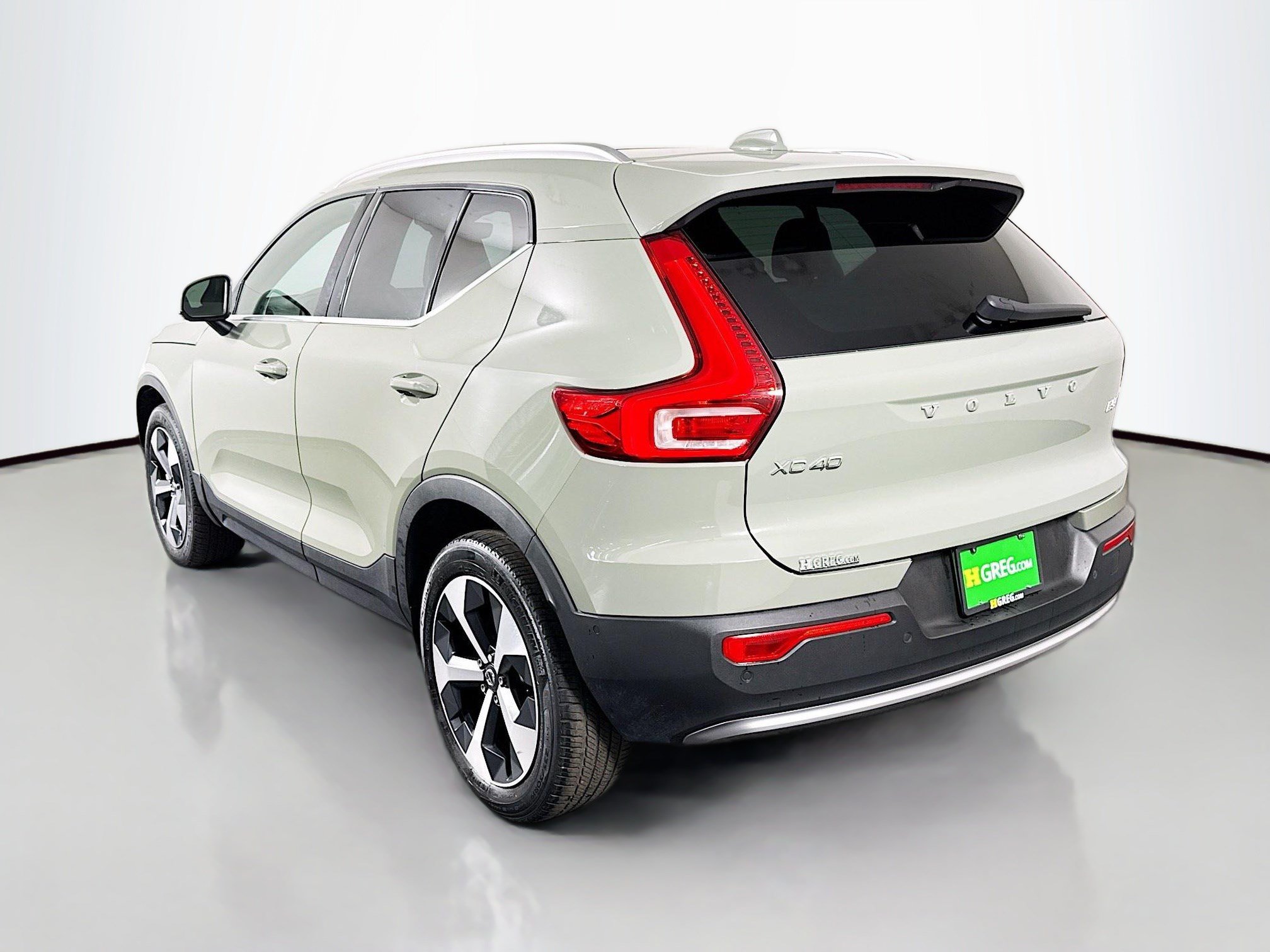 Used 2023 Volvo XC40 B5 Plus w/ Protection Package Premier AWD/4WD image 7