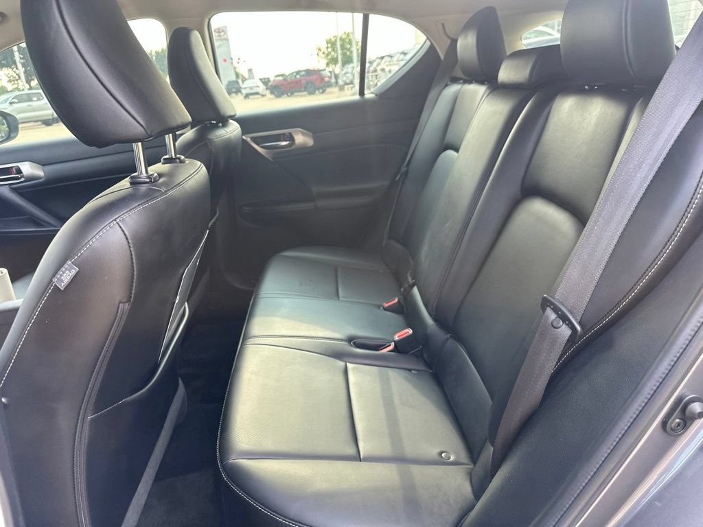 Used 2017 Lexus CT 200h w/ Accessory Package 2 FWD image 6