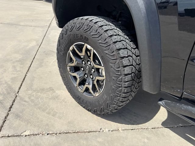 Used 2024 Chevrolet Colorado ZR2 w/ Technology Package AWD/4WD image 7