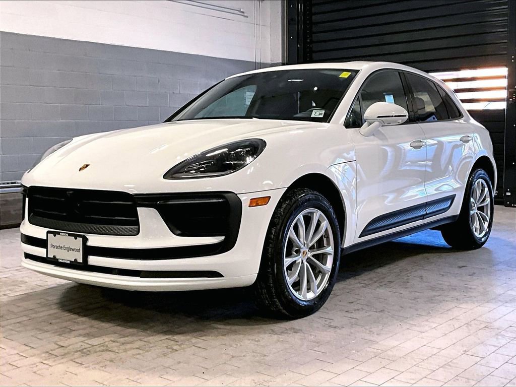 Used 2025 Porsche Macan AWD/4WD image 1
