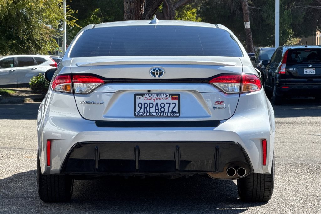 Certified 2025 Toyota Corolla SE w/ SE Premium Package FWD image 4