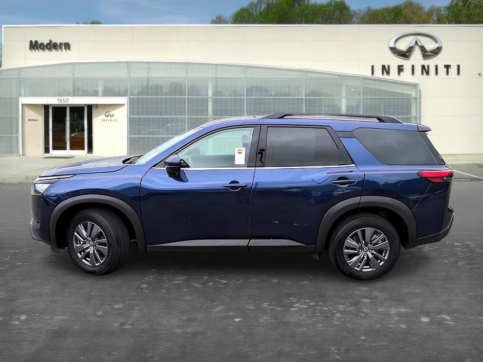 Used 2025 Nissan Pathfinder SV AWD/4WD image 38