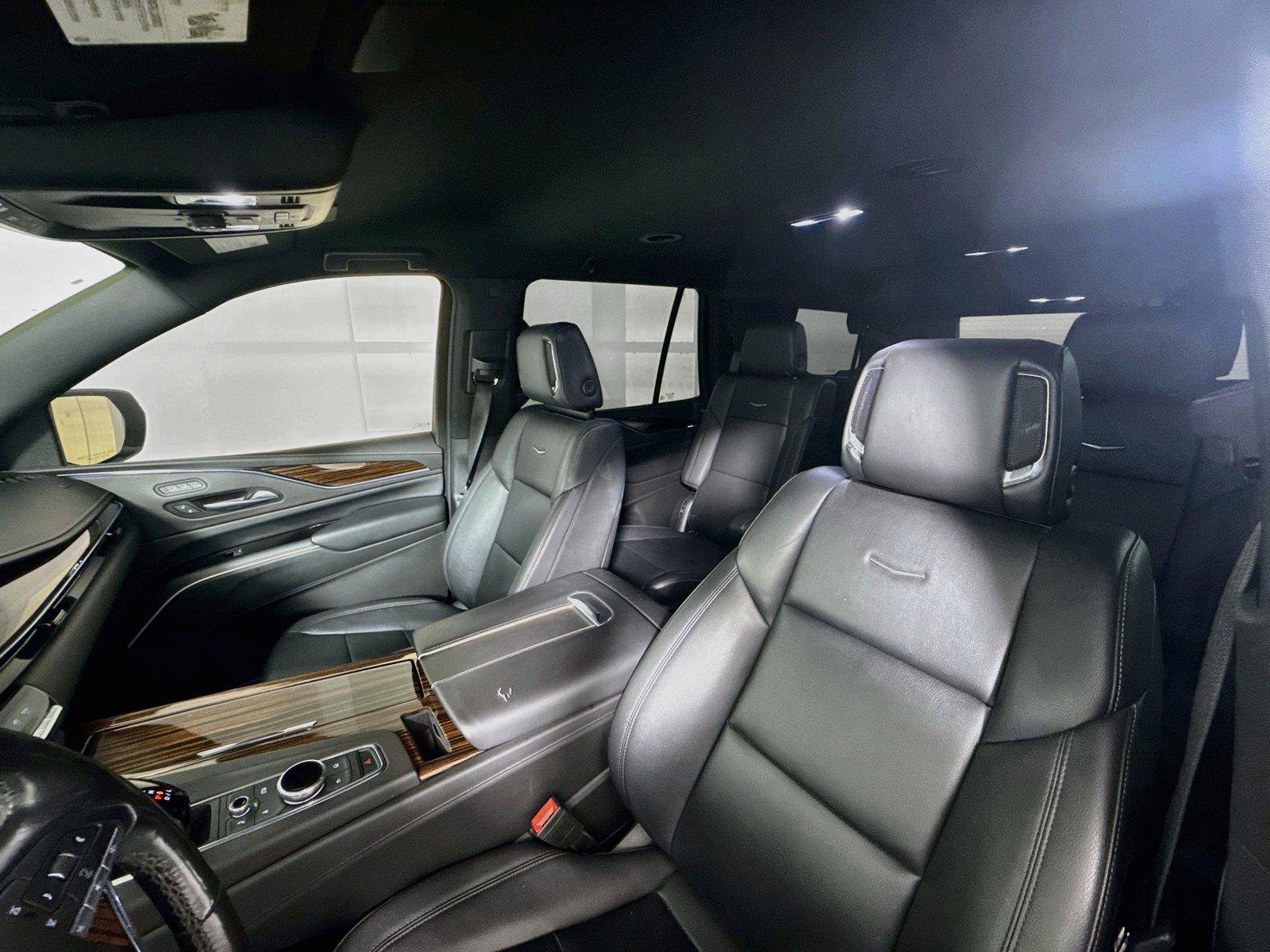 Used 2023 Cadillac Escalade Luxury RWD image 12