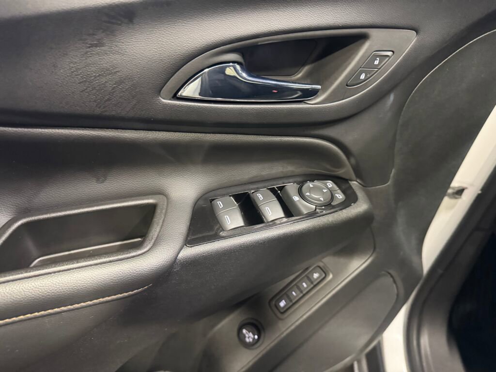 Used 2022 Chevrolet Equinox Premier image 10