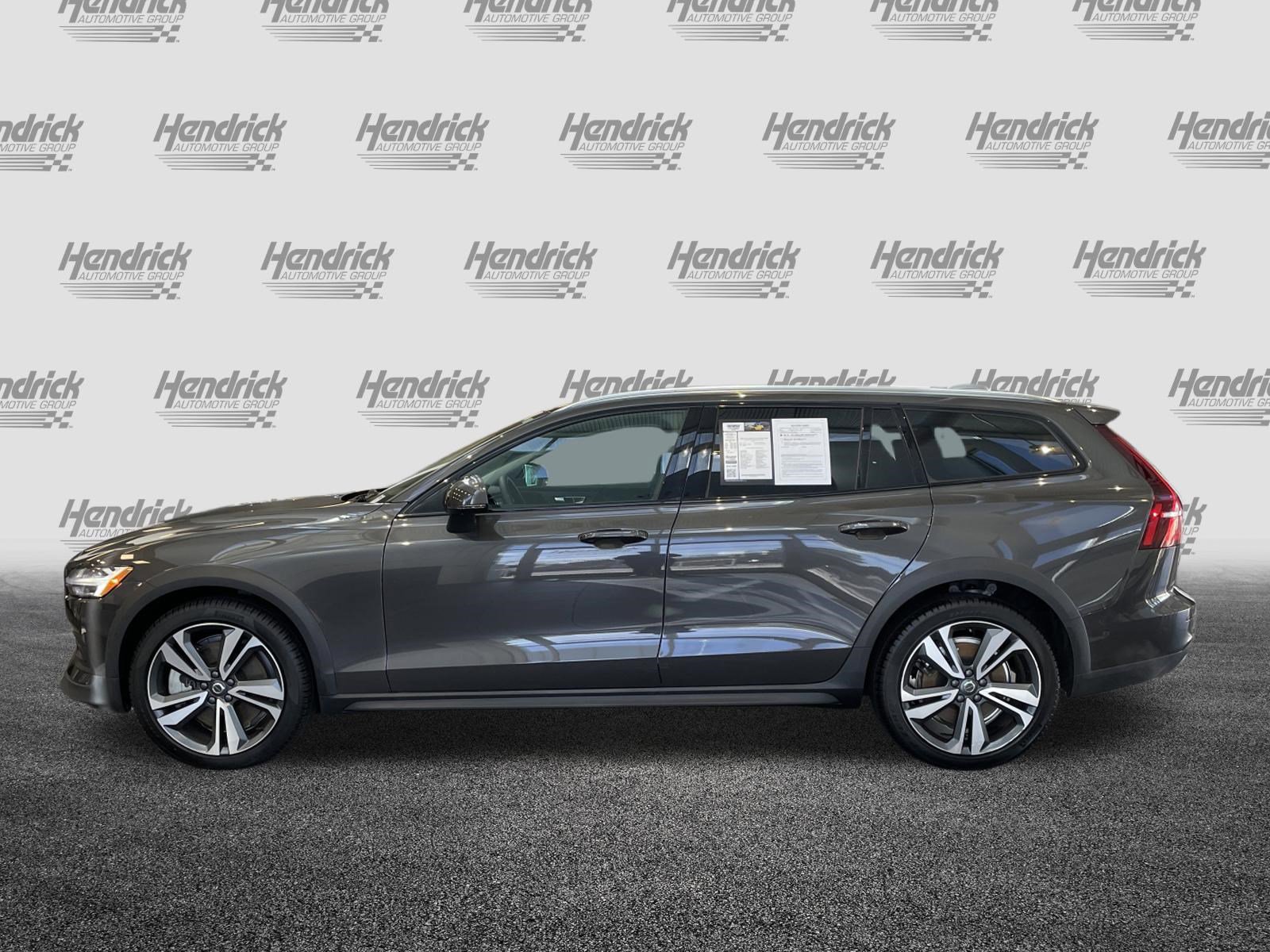 Used 2025 Volvo V60 B5 Cross Country Plus AWD/4WD image 7