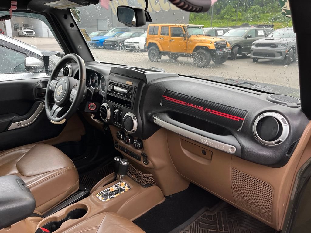Used 2015 Jeep Wrangler Unlimited Rubicon AWD/4WD image 11