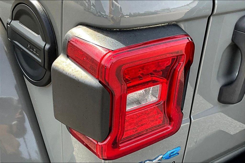 Used 2022 Jeep Wrangler Unlimited Sahara w/ Cold Weather Group image 25