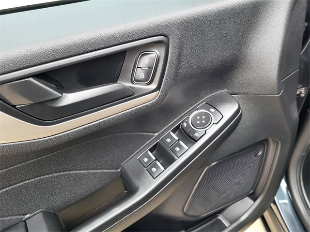 Used 2022 Ford Escape SE w/ SE Sport Appearance Package image 12