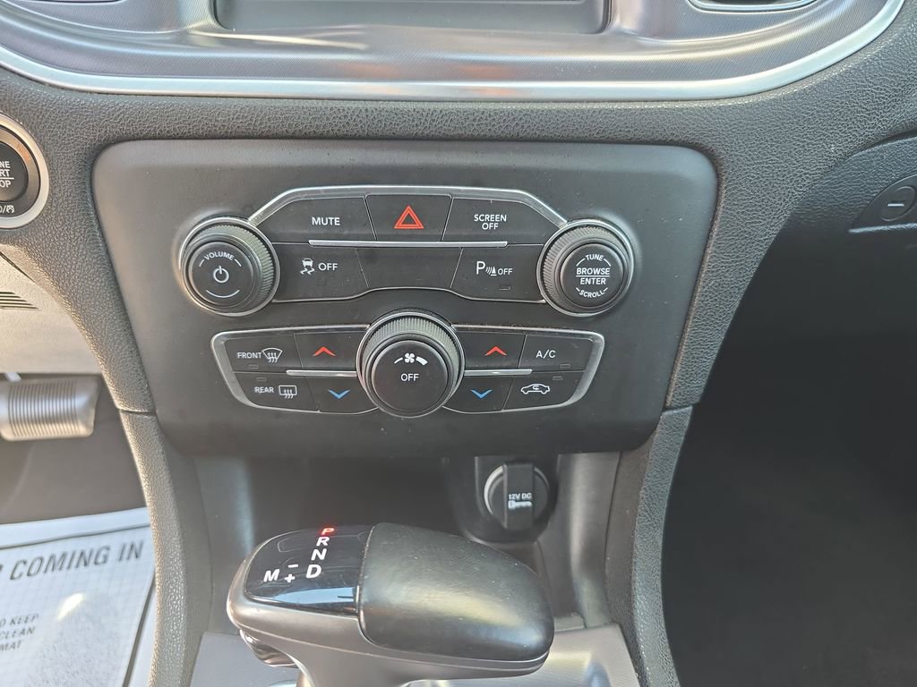 Used 2019 Dodge Charger SXT w/ Leather Interior Group RWD image 16