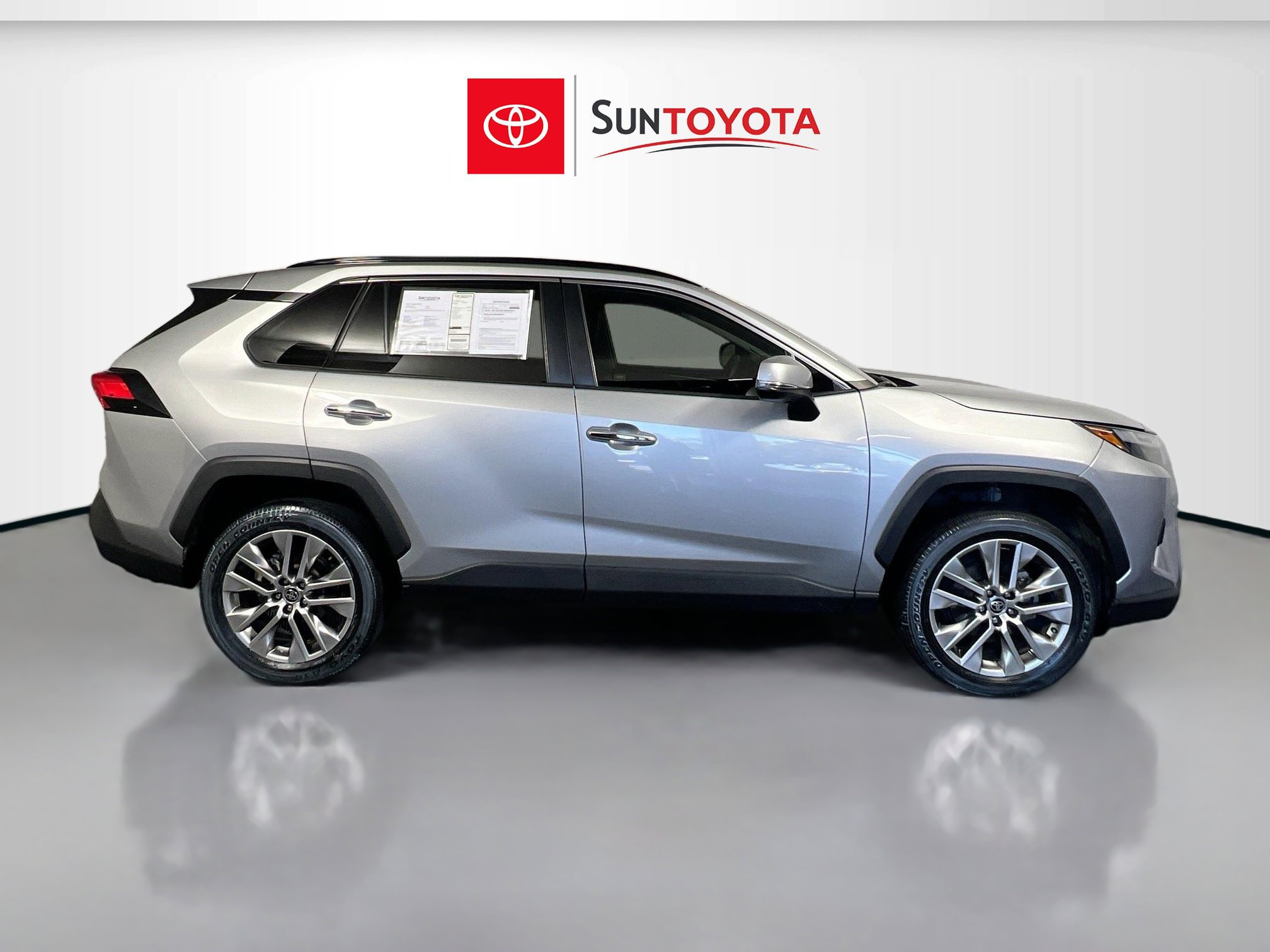 Used 2022 Toyota RAV4 Limited image 2