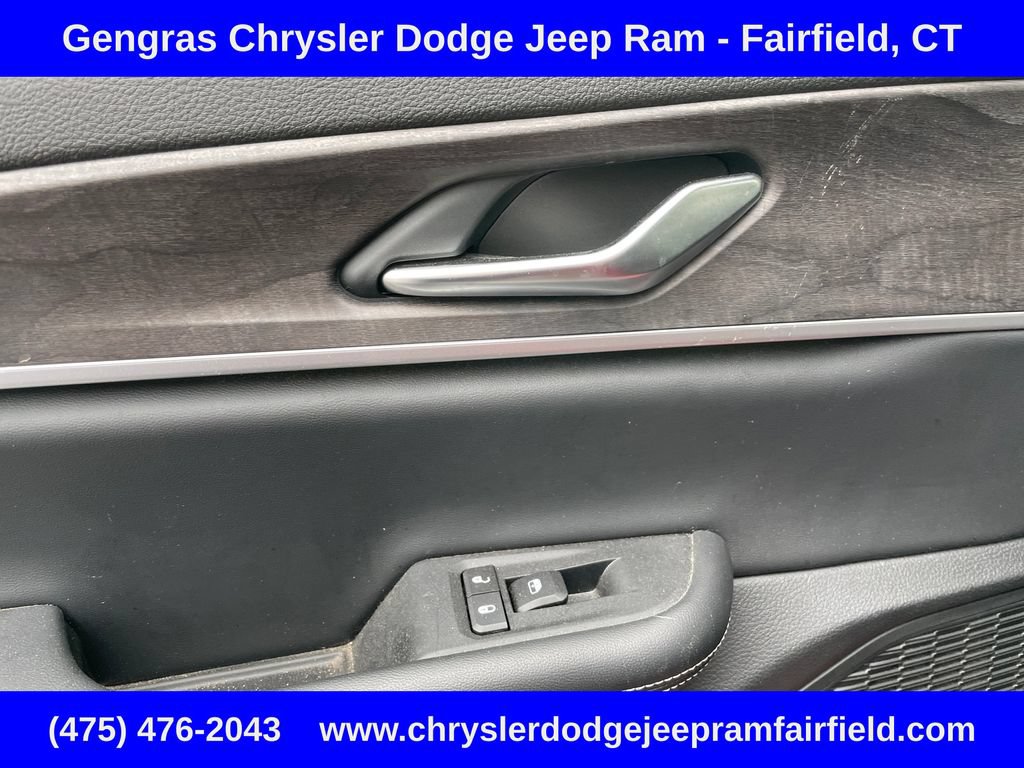 Used 2023 Jeep Grand Cherokee Limited w/ Luxury Tech Group II AWD/4WD image 32