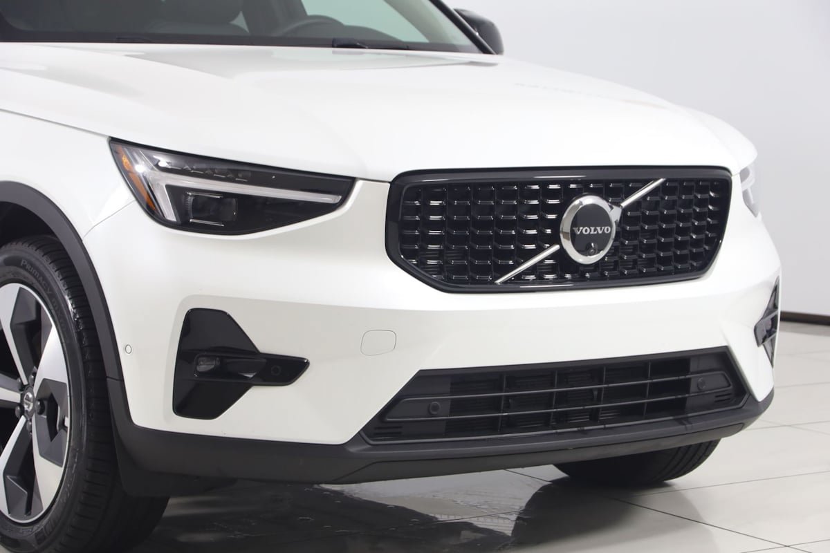 Used 2026 Volvo XC40 B5 Plus AWD/4WD image 37