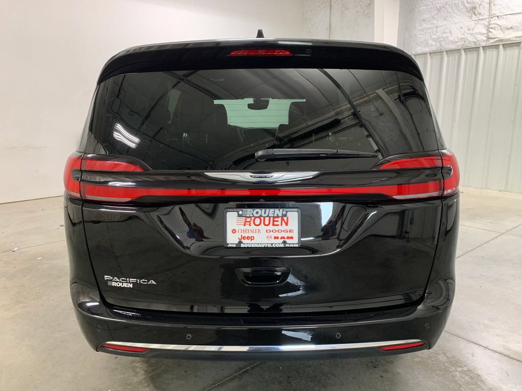 Used 2025 Chrysler Pacifica Select FWD image 7