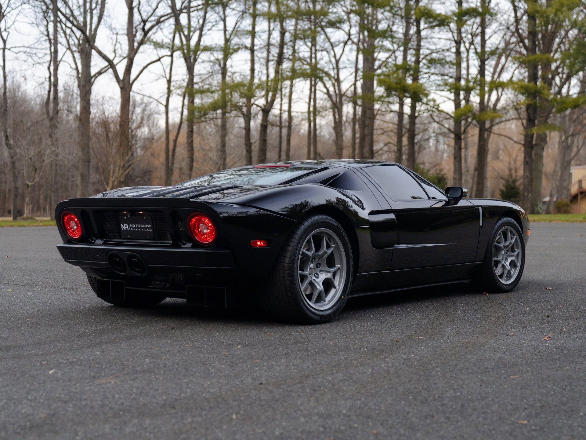 Used 2005 Ford GT image 10