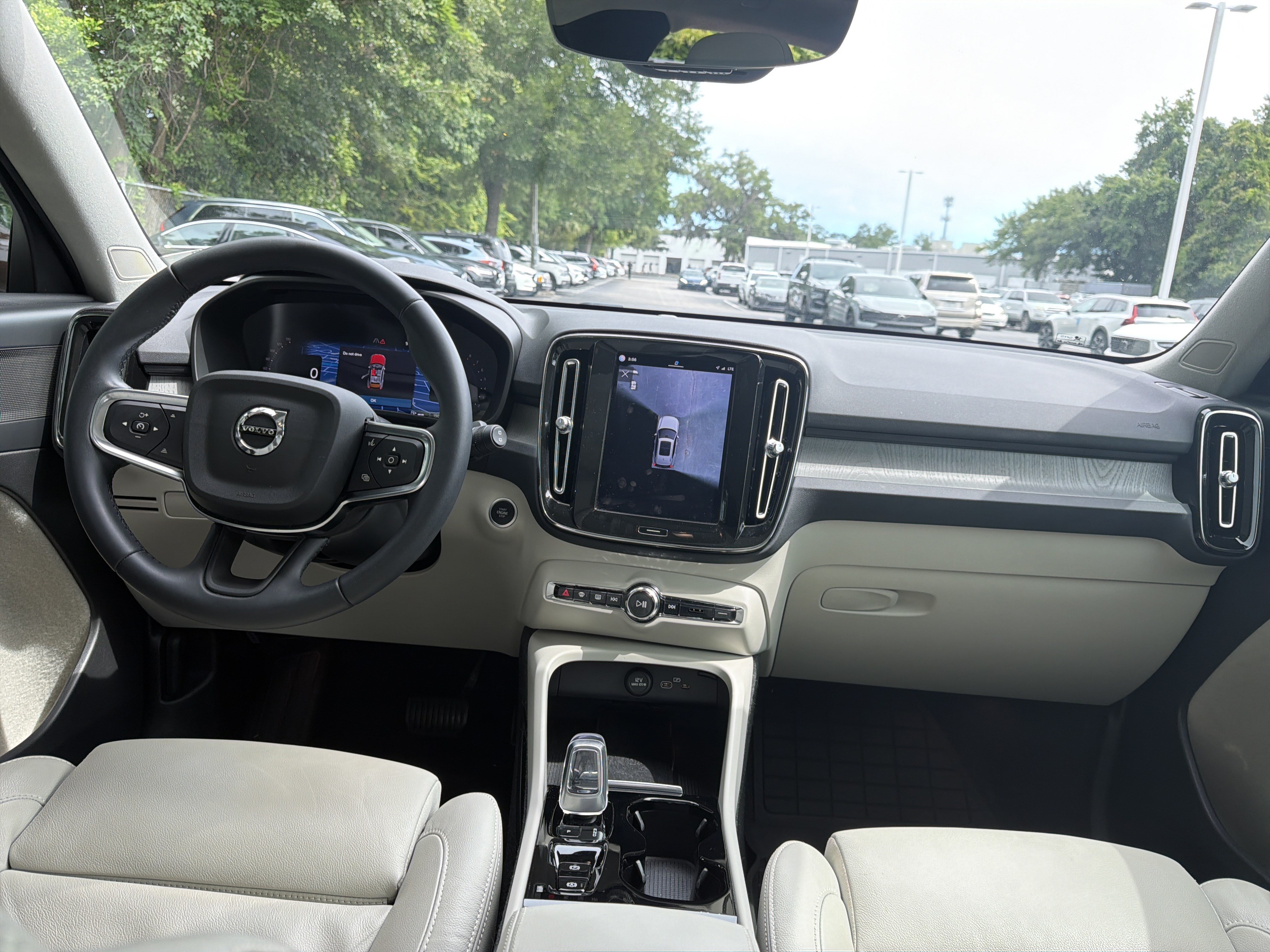 Certified 2023 Volvo XC40 B5 Plus w/ Driver Assist Package AWD/4WD image 30
