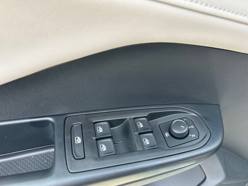New 2026 Volkswagen Taos SE FWD image 43