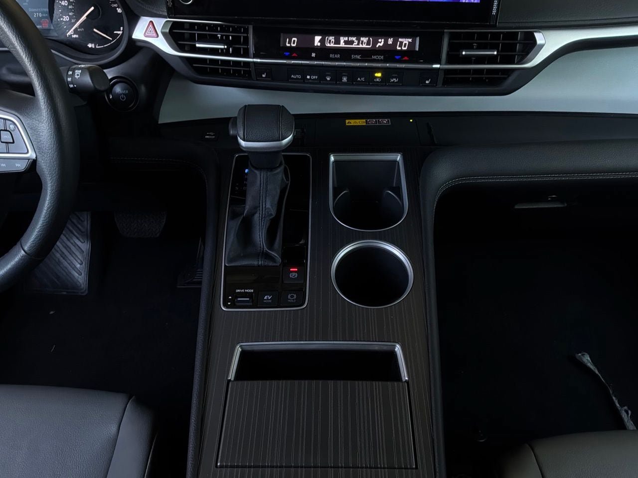 Used 2026 Toyota Sienna XLE FWD image 17