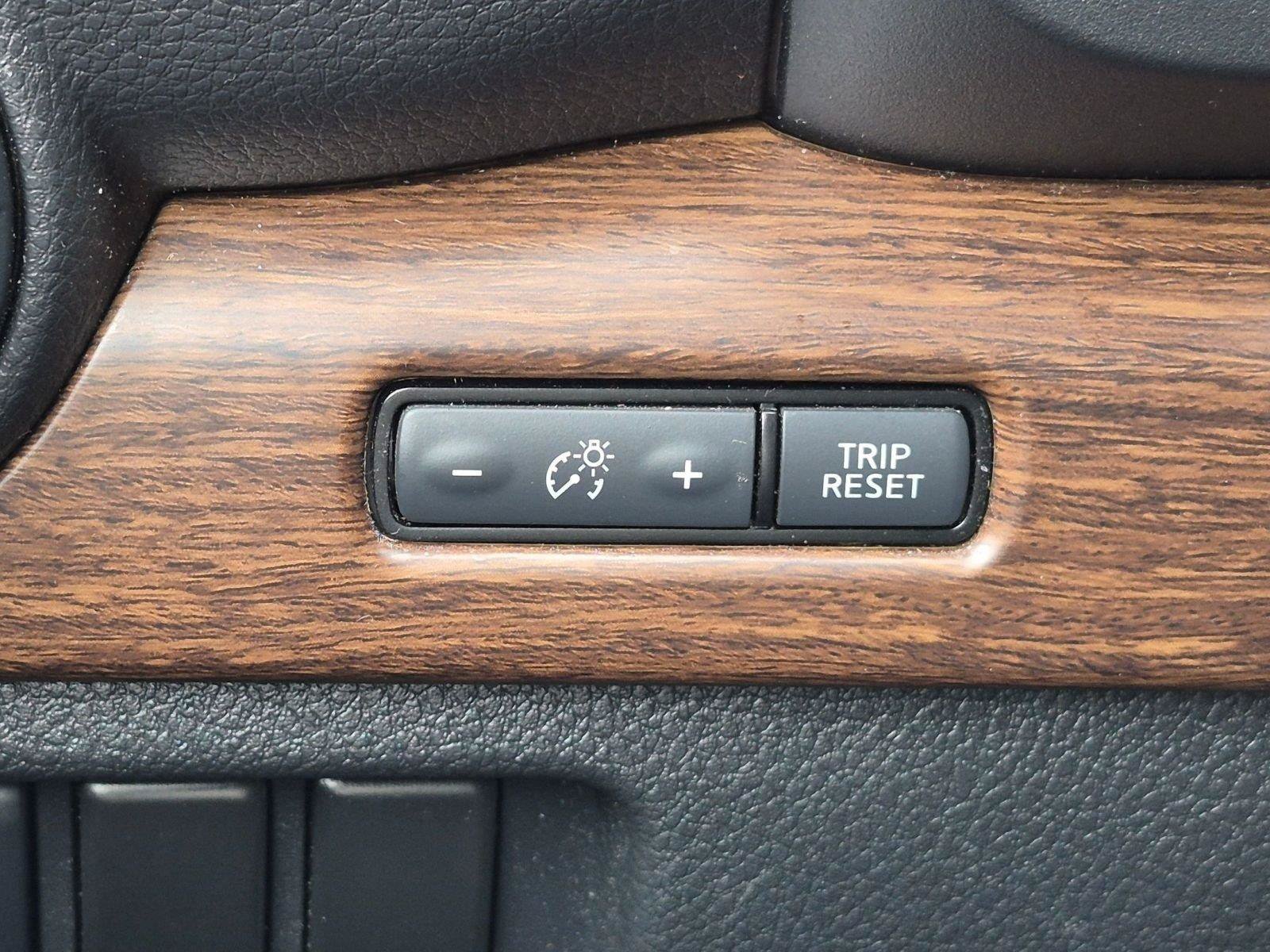 Used 2020 Nissan Titan Platinum Reserve AWD/4WD image 35