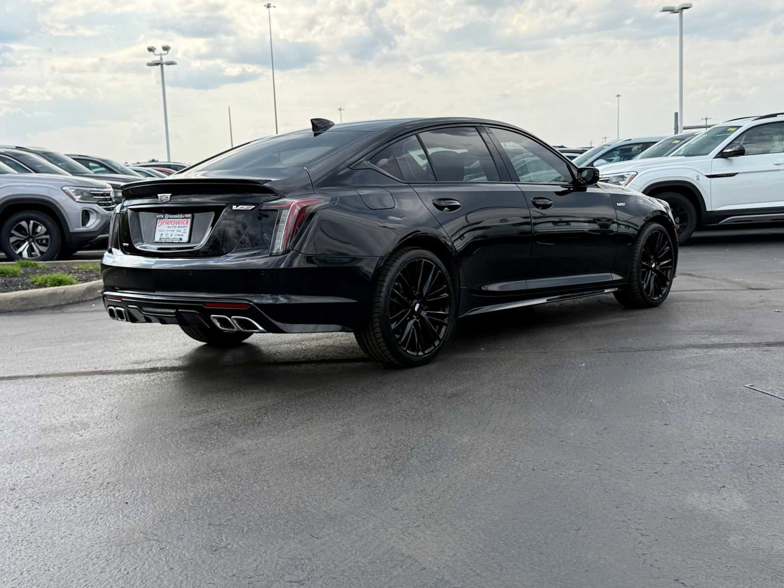 Used 2022 Cadillac CT5 V w/ LPO, ONYX Package AWD/4WD image 4
