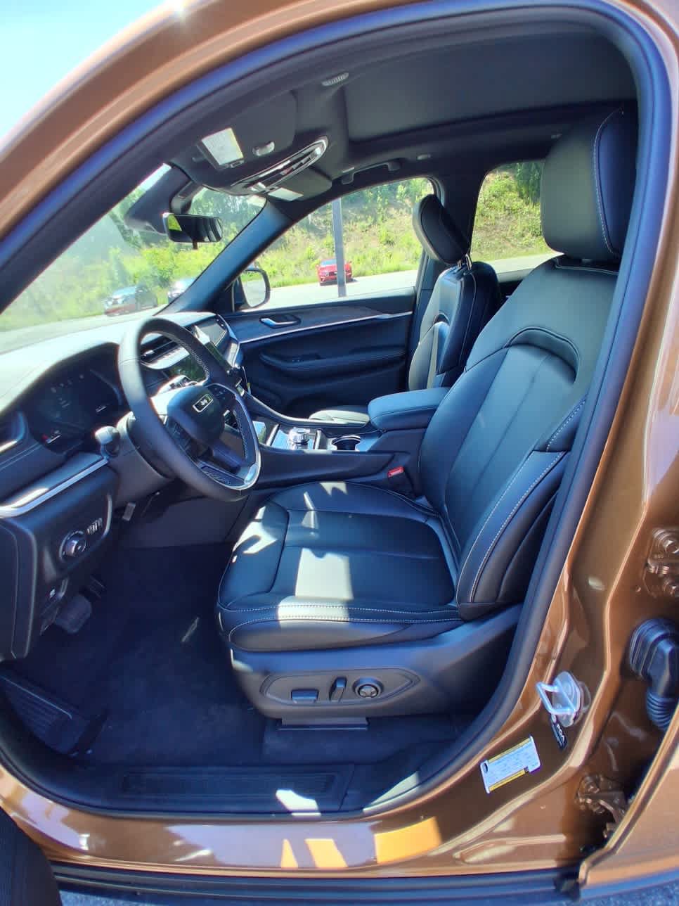 New 2026 Jeep Grand Cherokee L Limited w/ Limited Altitude Package AWD/4WD image 10
