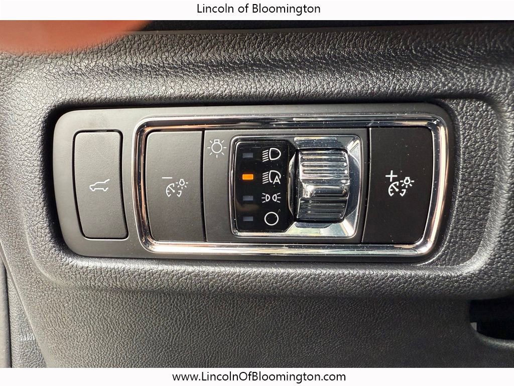 New 2025 Lincoln Corsair Reserve w/ Towing Package image 37