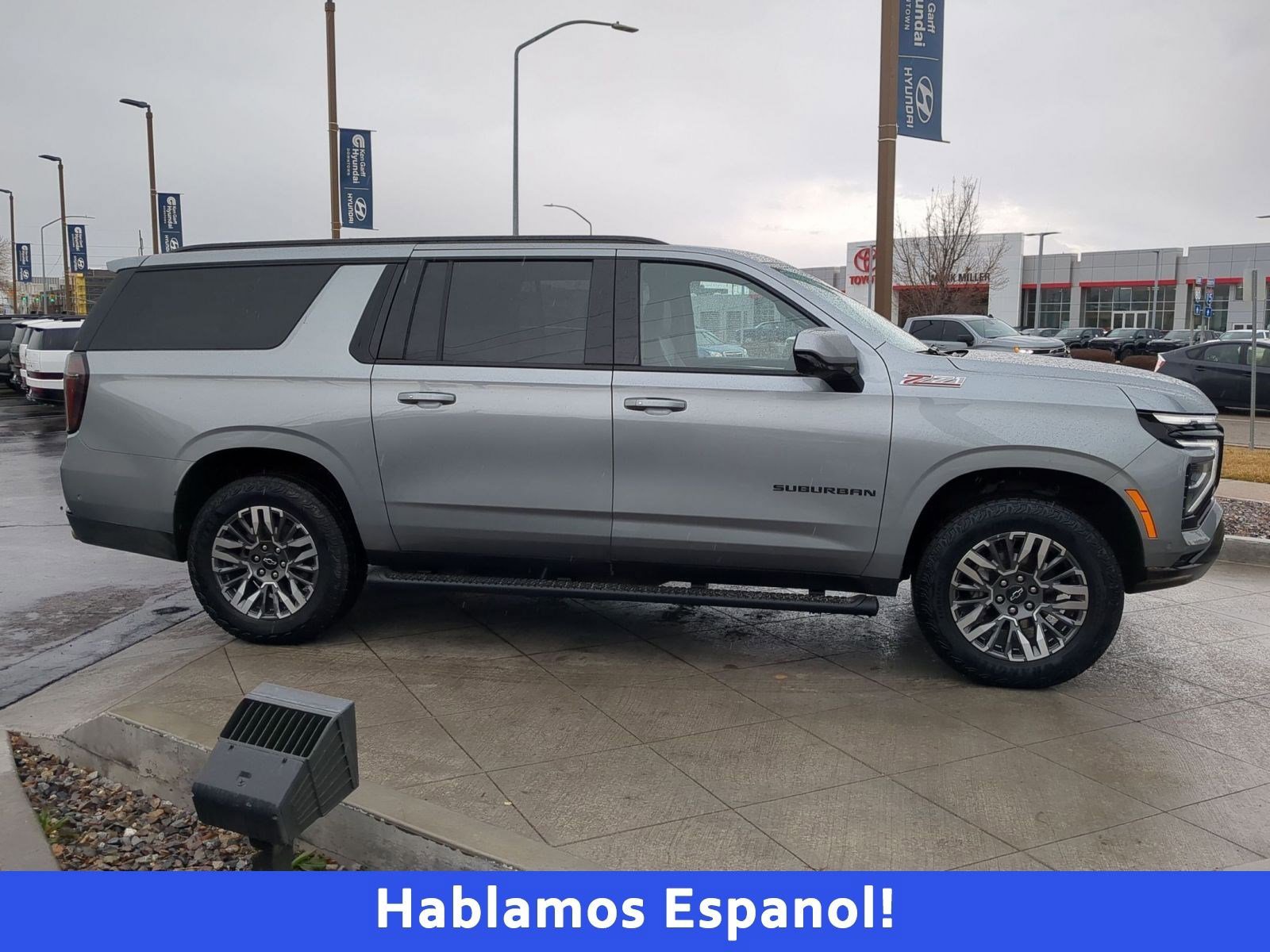 Used 2025 Chevrolet Suburban Z71 image 2