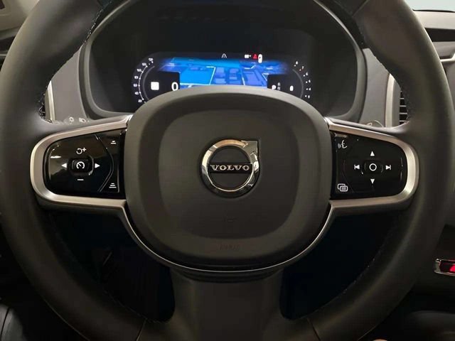 Used 2025 Volvo XC90 B5 Core AWD/4WD image 19