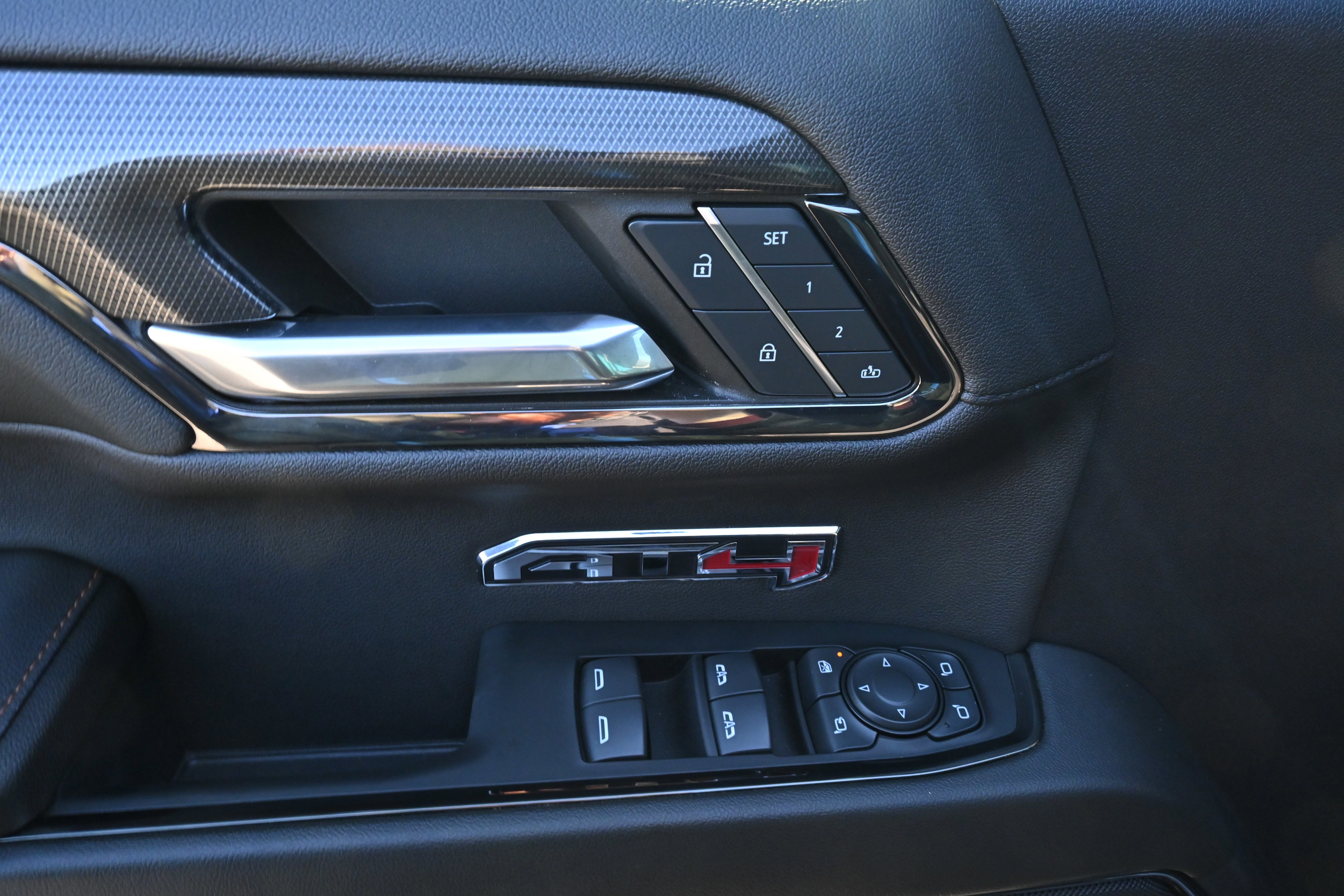 Used 2024 GMC Sierra 1500 AT4 w/ Technology Package image 17