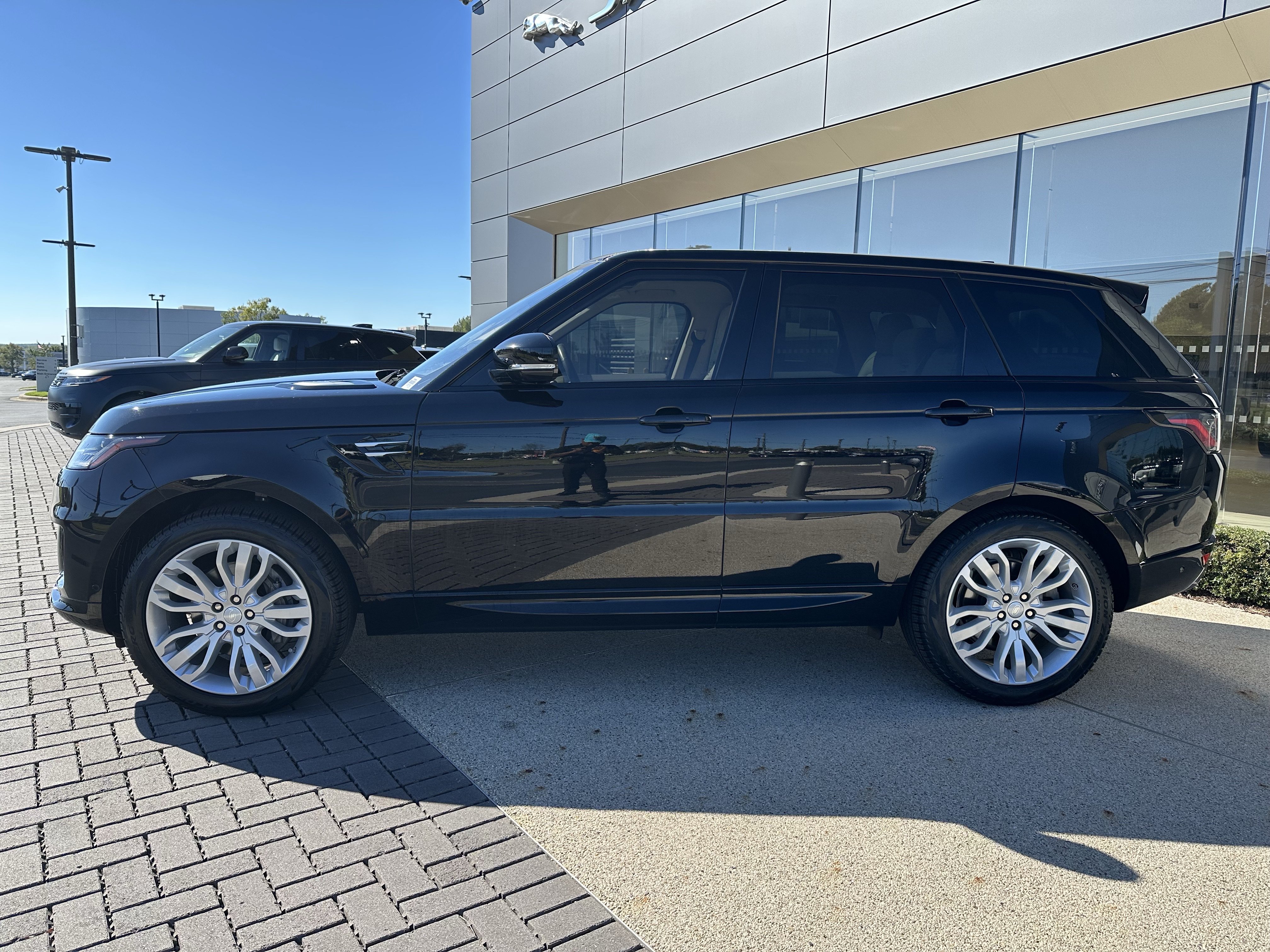 Used 2020 Land Rover Range Rover Sport HSE AWD/4WD image 4