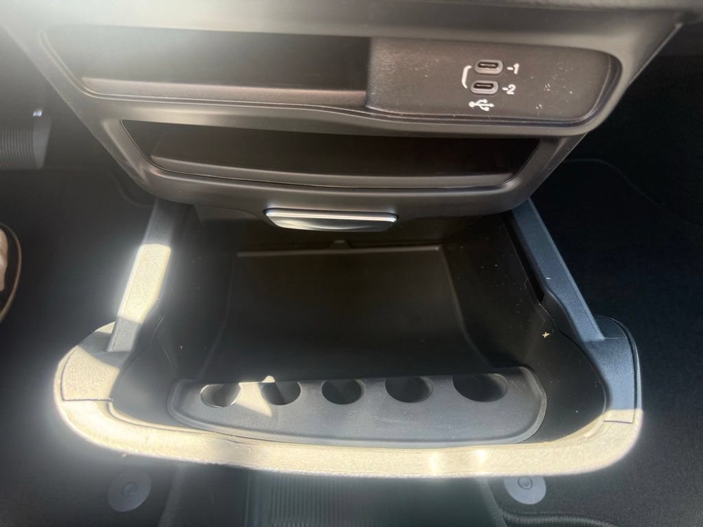 New 2027 Chrysler Pacifica Select w/ Family Tech Group FWD image 26