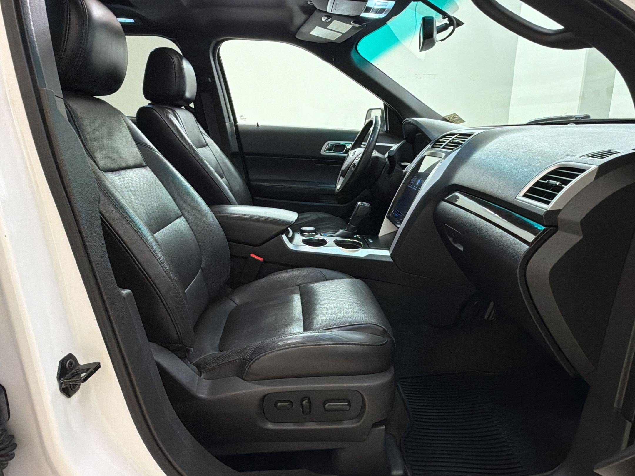 Used 2014 Ford Explorer Limited w/ Equipment Group 301A AWD/4WD image 25