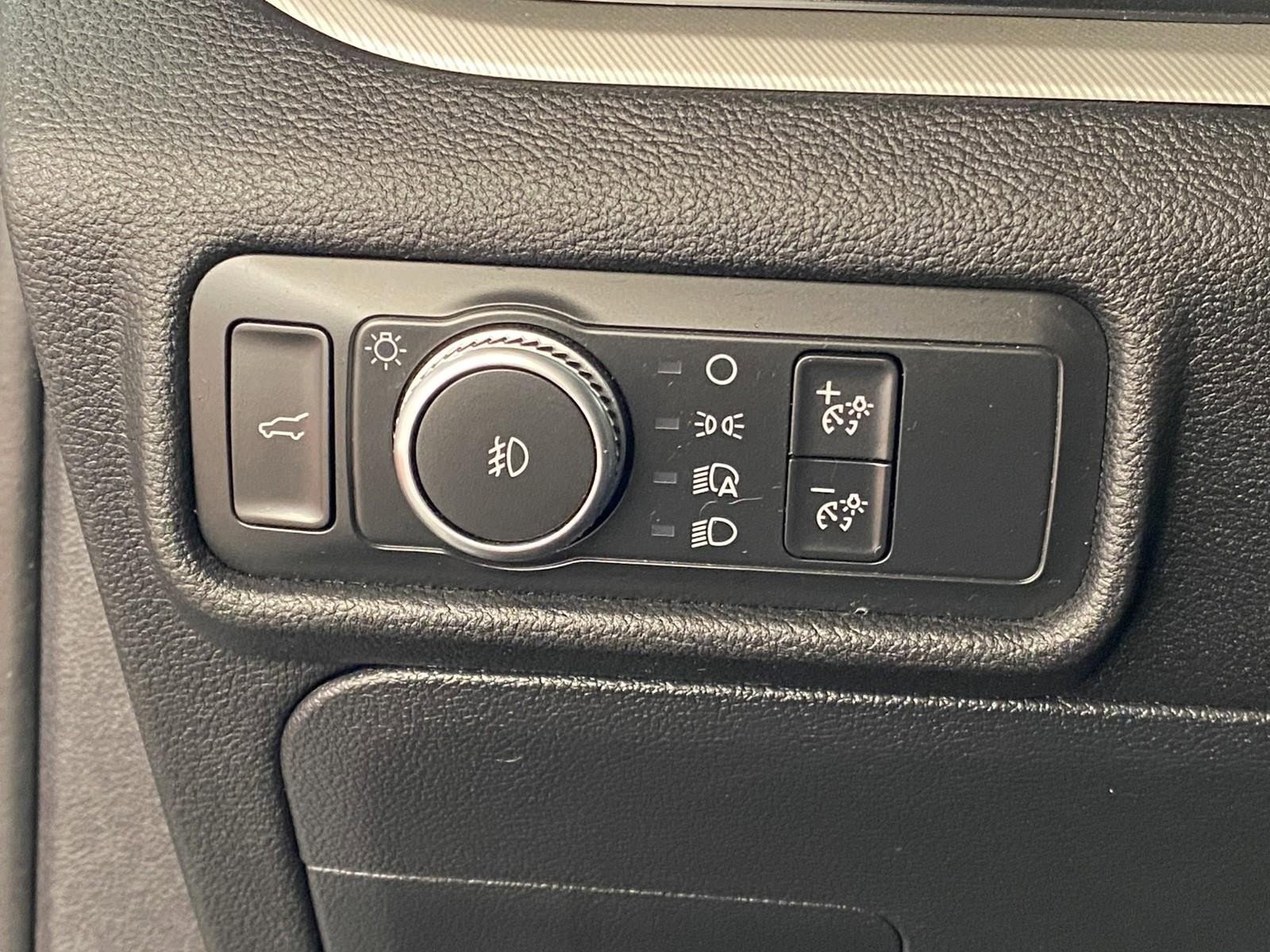 Used 2020 Ford Explorer XLT w/ Equipment Group 202A image 26