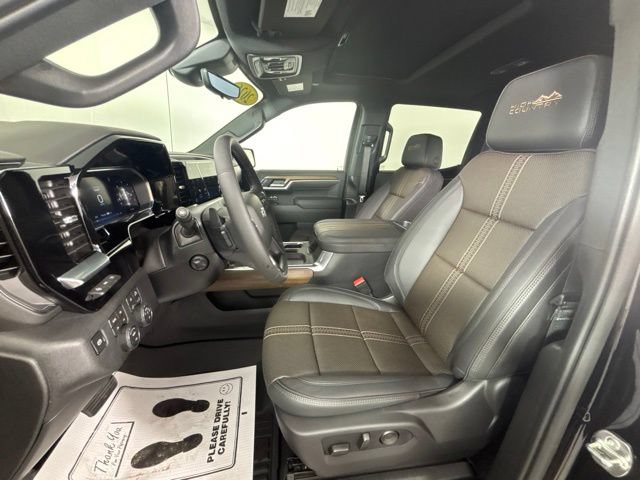 New 2026 Chevrolet Silverado 1500 High Country w/ Midnight Edition AWD/4WD image 2