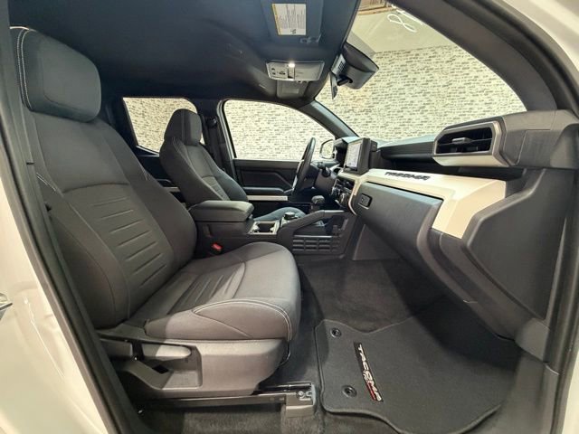 Used 2024 Toyota Tacoma TRD Off-Road image 9