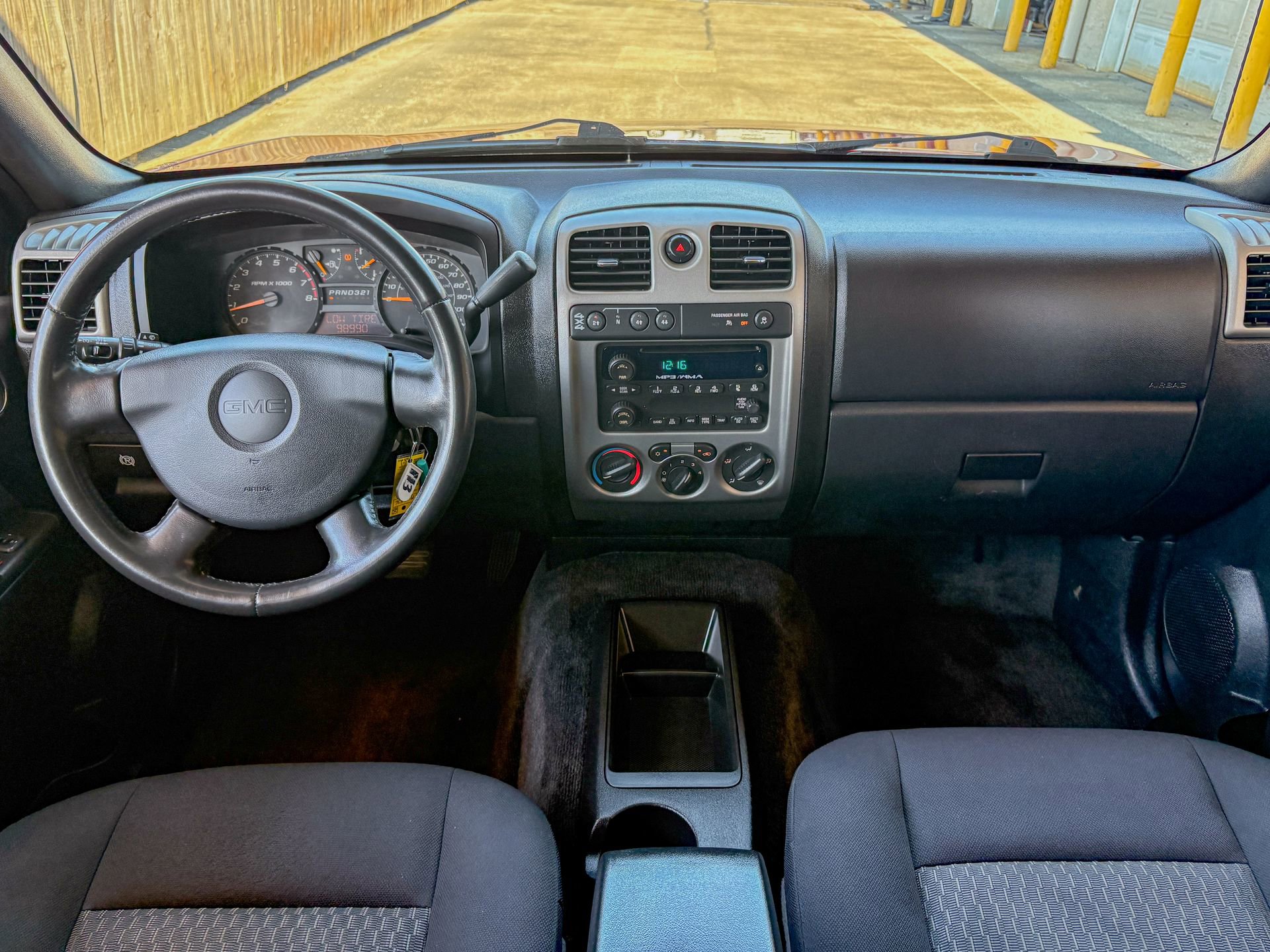 Used 2010 GMC Canyon SLE image 23