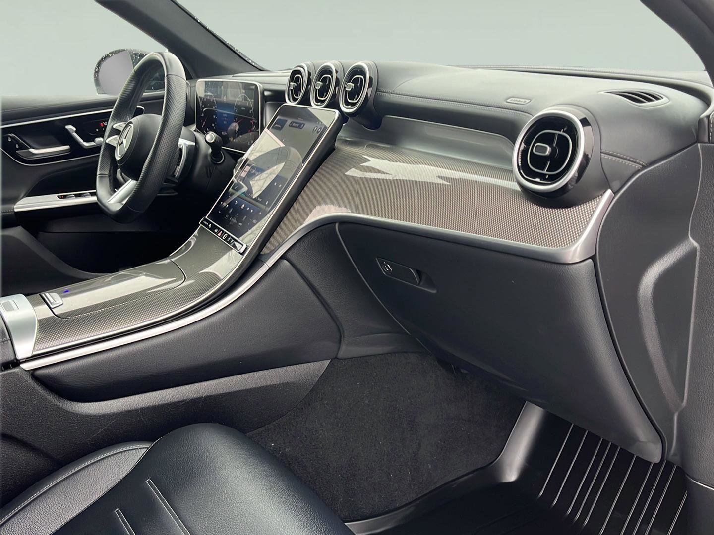 Used 2024 Mercedes-Benz GLC 300 4MATIC image 36